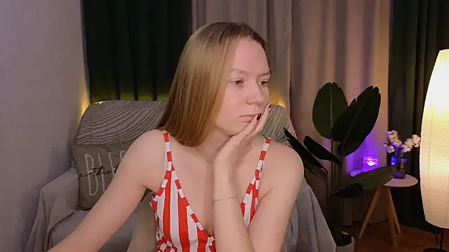 Snapshot of CarolynCohen__ chatting on 03.17.25 CarolynCohen online show from 03.17.25