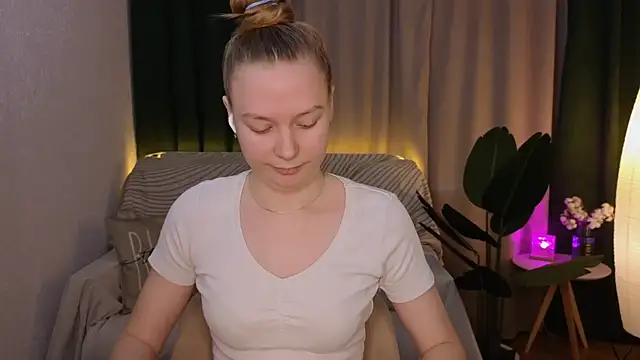 Snapshot of CarolynCohen__ chatting on 03.22.25 CarolynCohen online show from 03.22.25