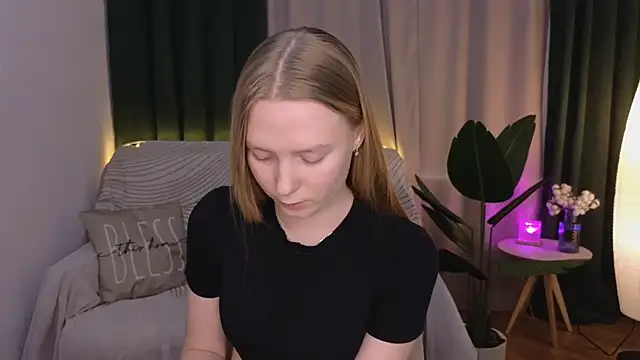 Snapshot of CarolynCohen__ chatting on 03.23.25 CarolynCohen online show from 03.23.25
