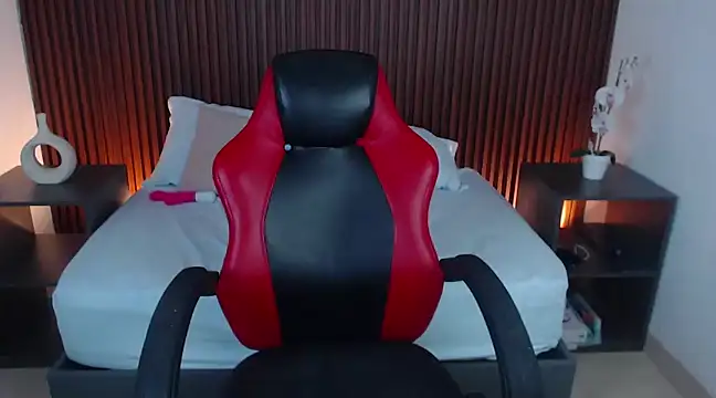 lizowenn  online show from 02.24.25