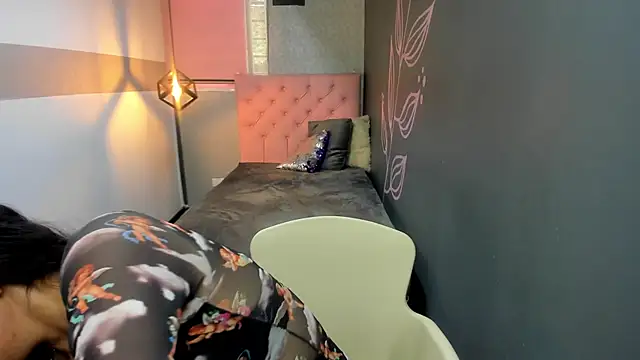 Snapshot of GiaFox_ chatting on 02.06.25 GiaFox online show from 02.06.25