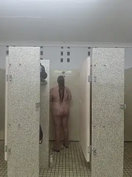 Snapshot of Off_the_Lesh chatting on 11.17.25 Off the Lesh online show from 11.17.25