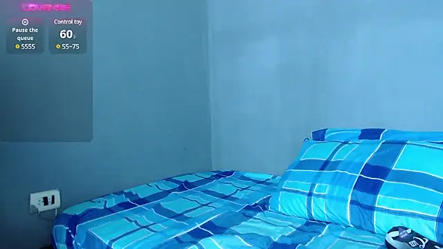 Snapshot of blue_violette_ chatting on 02.04.25 blue violette online show from 02.04.25