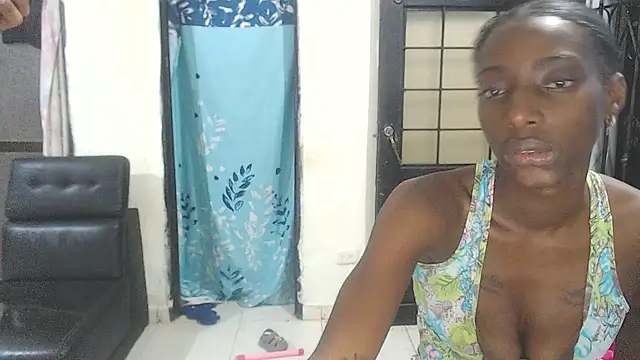 Snapshot of spicycouplex chatting on 02.19.25 spicycouplex online show from 02.19.25