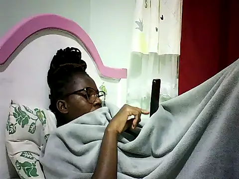 Snapshot of Pierra77 chatting on 05.16.26 Pierra77 online show from 05.16.26