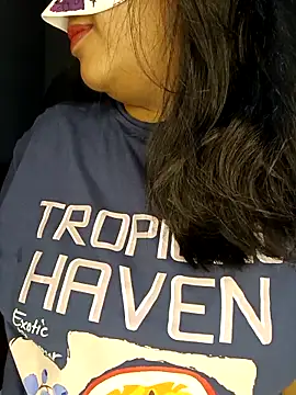 Snapshot of Loveshash1 chatting on 10.31.25 Loveshash1 online show from 10.31.25