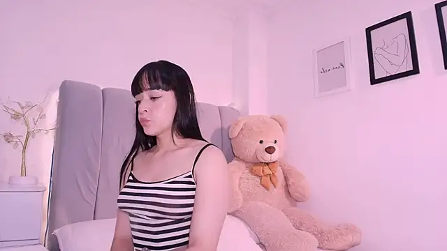 Snapshot of DannaHyde chatting on 05.15.26 DannaHyde online show from 05.15.26