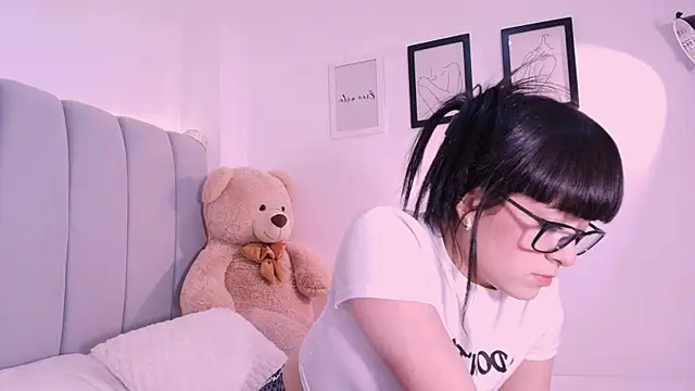 Snapshot of DannaHyde chatting on 05.23.26 DannaHyde online show from 05.23.26