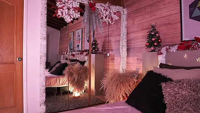 Snapshot of IzzyWild chatting on 12.16.25 IzzyWild online show from 12.16.25