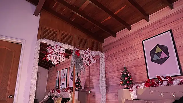 Snapshot of IzzyWild chatting on 12.17.25 IzzyWild online show from 12.17.25