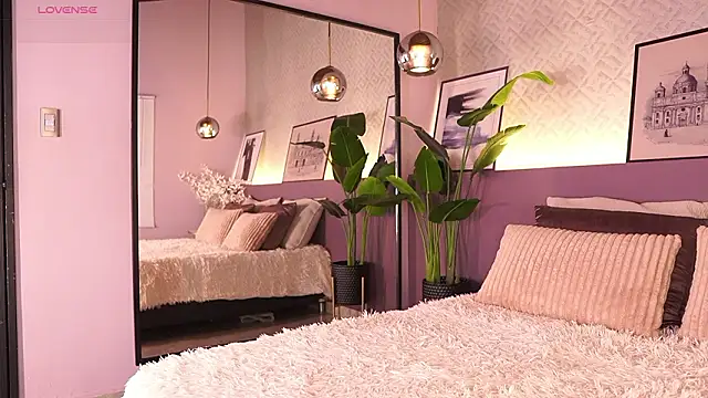 Snapshot of IzzyWild chatting on 02.09.26 IzzyWild online show from 02.09.26