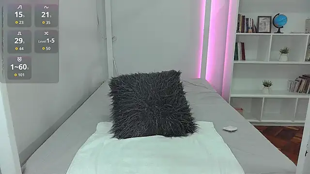 Snapshot of ari_rossee chatting on 11.24.25 ari rossee online show from 11.24.25