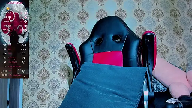 Snapshot of anya_weisz chatting on 12.19.24 anya weisz online show from 12.19.24