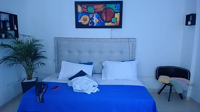 Chiqui milk  online show from 02.13.25