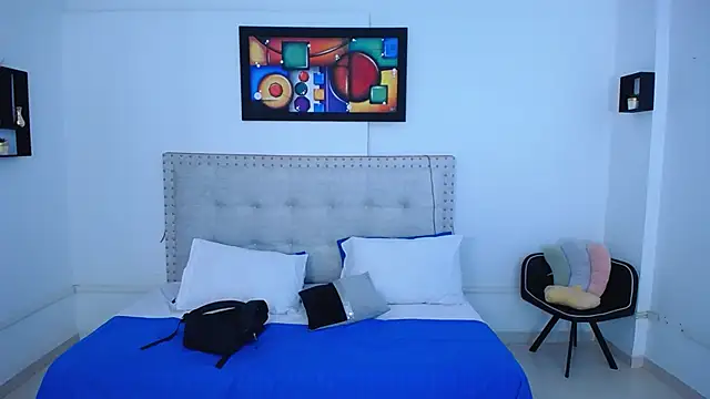 Chiqui milk  online show from 02.15.25