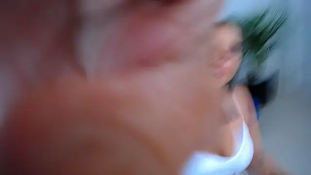 Chiqui milk  online show from 02.22.25