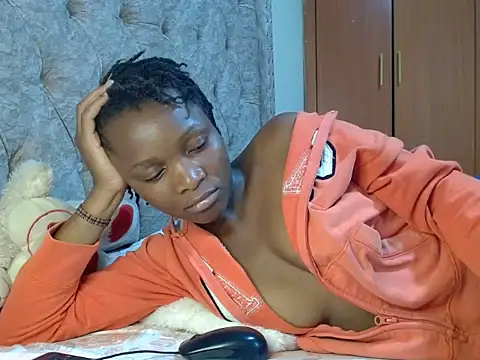 Snapshot of Naughty_Girl17 chatting on 02.25.25 Naughty Girl17 online show from 02.25.25