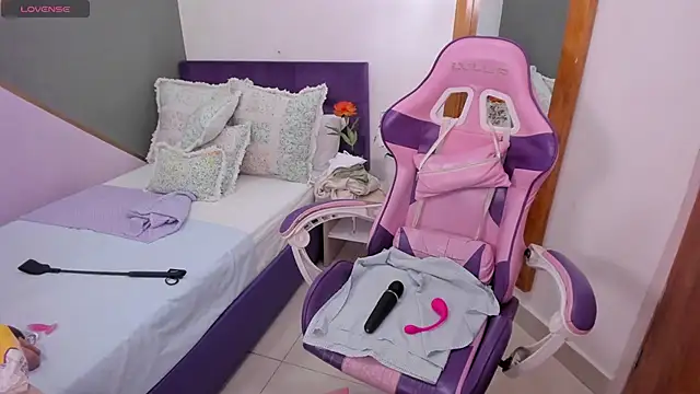 Snapshot of kitty_kayo chatting on 02.19.25 kitty kayo online show from 02.19.25