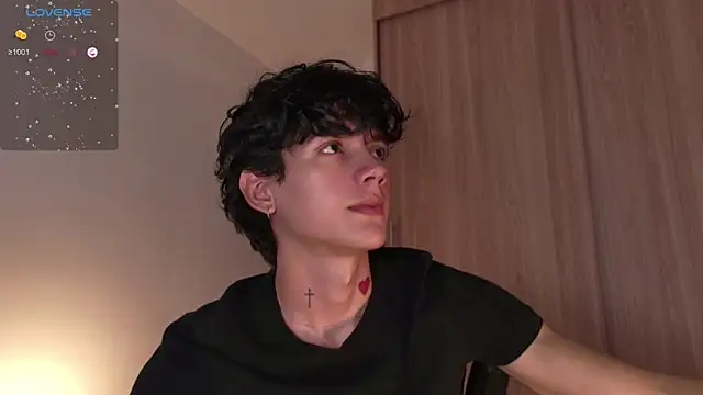 Snapshot of badboy_one_ chatting on 10.01.25 badboy one online show from 10.01.25