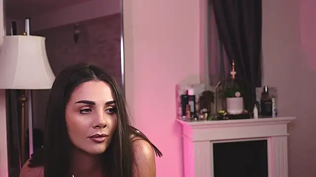 Snapshot of LinaReese chatting on 11.26.25 LinaReese online show from 11.26.25