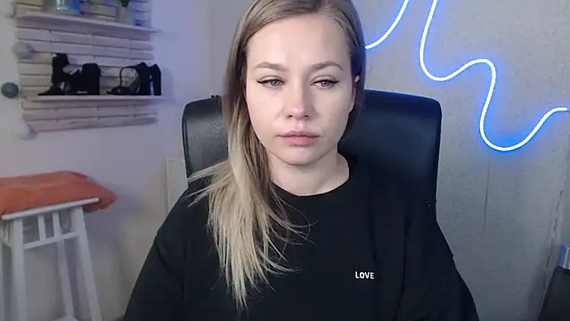 Snapshot of holly_xglam chatting on 12.09.24 holly xglam online show from 12.09.24