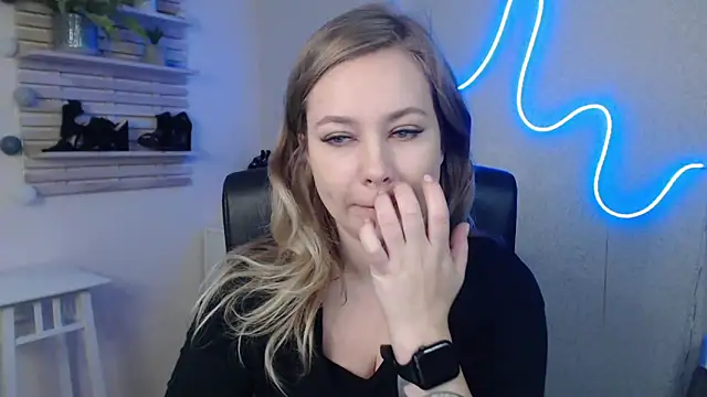 Snapshot of holly_xglam chatting on 01.02.25 holly xglam online show from 01.02.25