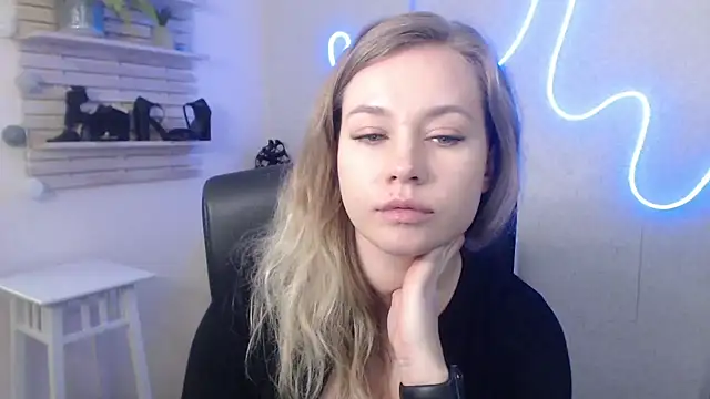 Snapshot of holly_xglam chatting on 01.15.25 holly xglam online show from 01.15.25