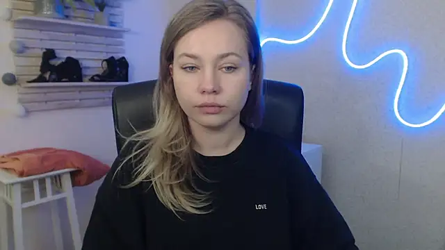 Snapshot of holly_xglam chatting on 02.06.25 holly xglam online show from 02.06.25