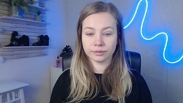 Snapshot of holly_xglam chatting on 02.10.25 holly xglam online show from 02.10.25