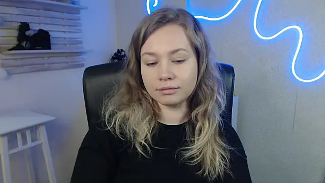 Snapshot of holly_xglam chatting on 02.11.25 holly xglam online show from 02.11.25