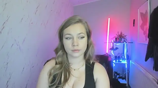 Snapshot of holly_xglam chatting on 11.26.25 holly xglam online show from 11.26.25