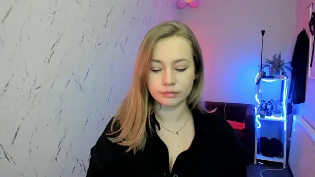 holly xglam online show from 02.04.26