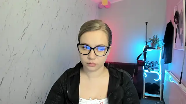 holly xglam online show from 02.19.26