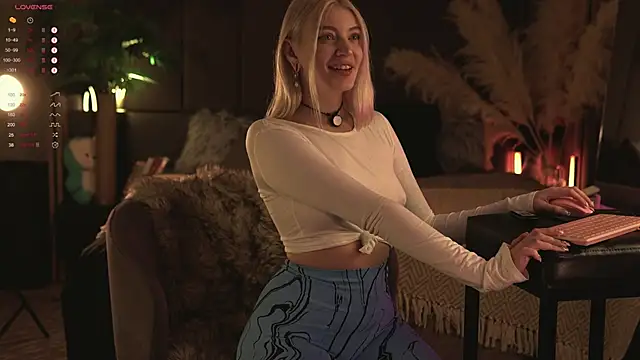 LinaKinky online show from 12.15.24