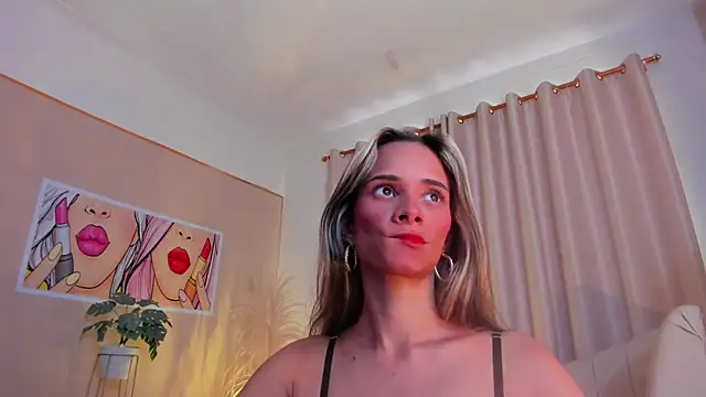 Snapshot of SkiinnyAna chatting on 01.29.25 SkiinnyAna online show from 01.29.25