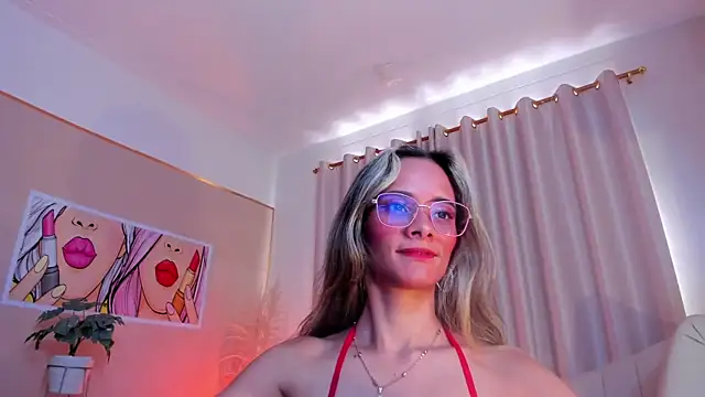 Snapshot of SkiinnyAna chatting on 02.02.25 SkiinnyAna online show from 02.02.25