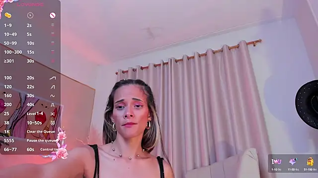 Snapshot of SkiinnyAna chatting on 02.08.25 SkiinnyAna online show from 02.08.25