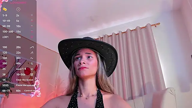 Snapshot of SkiinnyAna chatting on 02.08.25 SkiinnyAna online show from 02.08.25