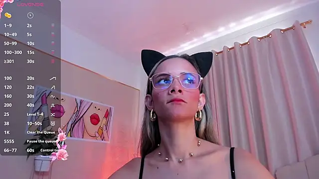 Snapshot of SkiinnyAna chatting on 02.21.25 SkiinnyAna online show from 02.21.25