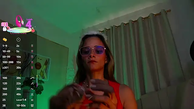 Snapshot of SkiinnyAna chatting on 03.08.25 SkiinnyAna online show from 03.08.25