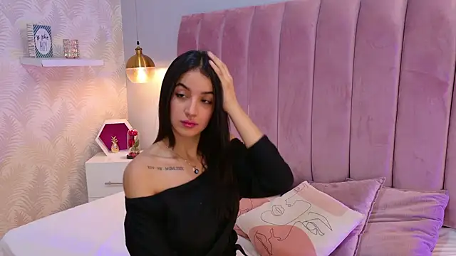 Snapshot of LeenaBrown chatting on 05.21.26 LeenaBrown online show from 05.21.26