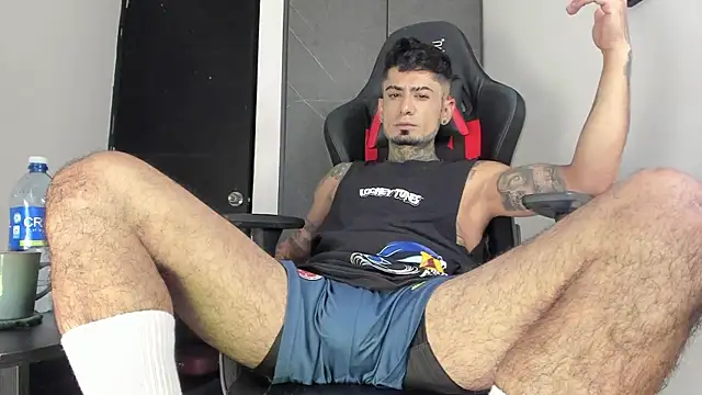 Snapshot of sergiio_mesa27 chatting on 10.29.25 sergiio mesa27 online show from 10.29.25