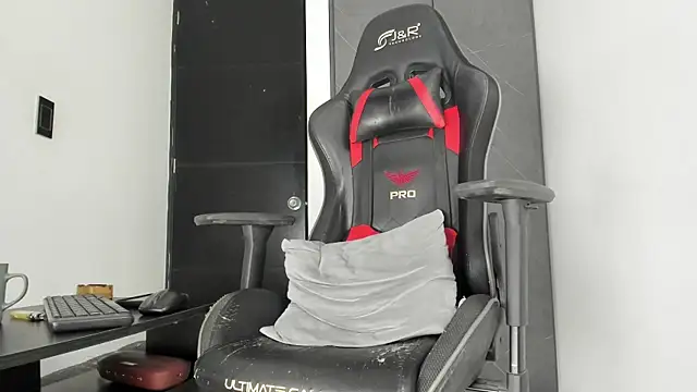 Snapshot of sergiio_mesa27 chatting on 11.10.25 sergiio mesa27 online show from 11.10.25