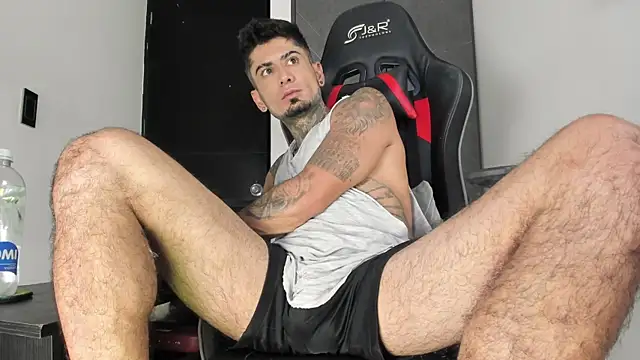 Snapshot of sergiio_mesa27 chatting on 11.19.25 sergiio mesa27 online show from 11.19.25