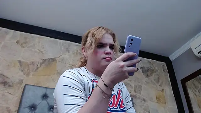 Snapshot of Pearl_Michelts chatting on 02.19.25 Pearl Michelts online show from 02.19.25