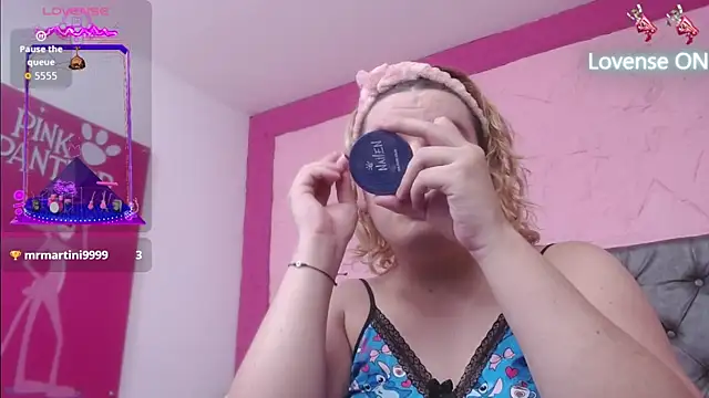 Snapshot of Pearl_Michelts chatting on 10.10.25 Pearl Michelts online show from 10.10.25