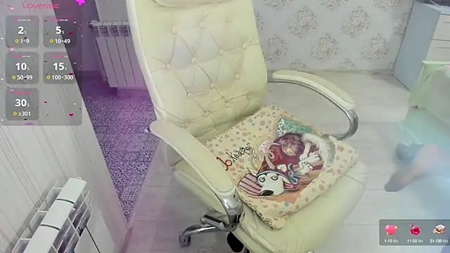 Snapshot of A_L_I_N_A chatting on 01.14.25 A L I N A online show from 01.14.25