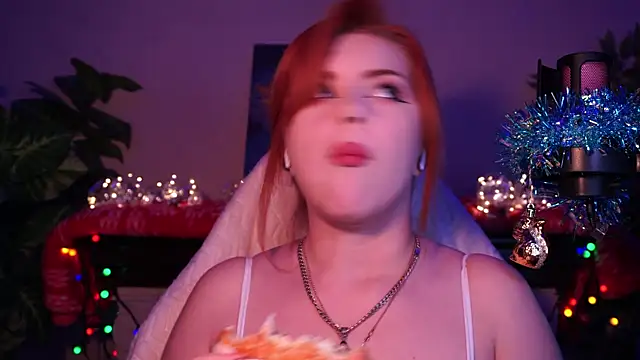 Snapshot of Chriss_Fox chatting on 12.03.24 Chriss Fox online show from 12.03.24