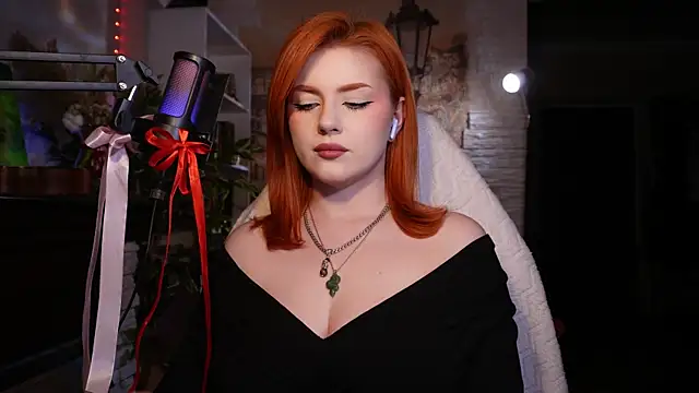 Snapshot of Chriss_Fox chatting on 02.24.25 Chriss Fox online show from 02.24.25