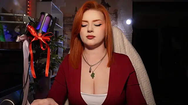 Snapshot of Chriss_Fox chatting on 02.25.25 Chriss Fox online show from 02.25.25